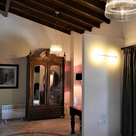 Nostos Suites *