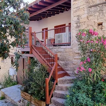 Nostos Suites Lodge Vouni