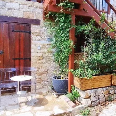 Nostos Suites Lodge