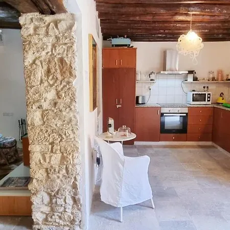 Nostos Suites Lodge *