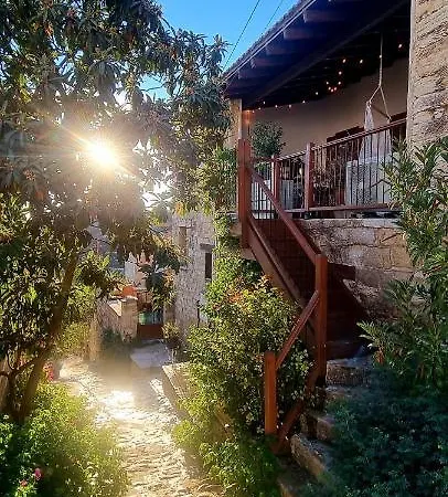 Lodge Nostos Suites *