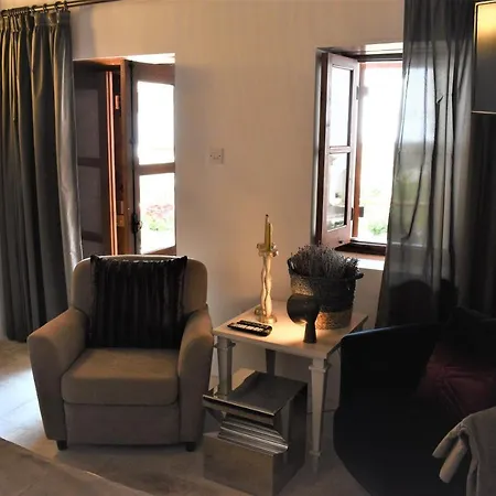 Nostos Suites *